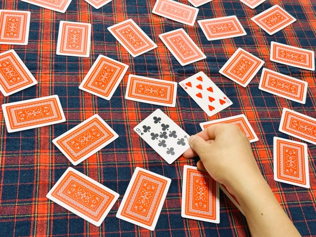 神経衰弱。２枚目のカードをめくったところ。