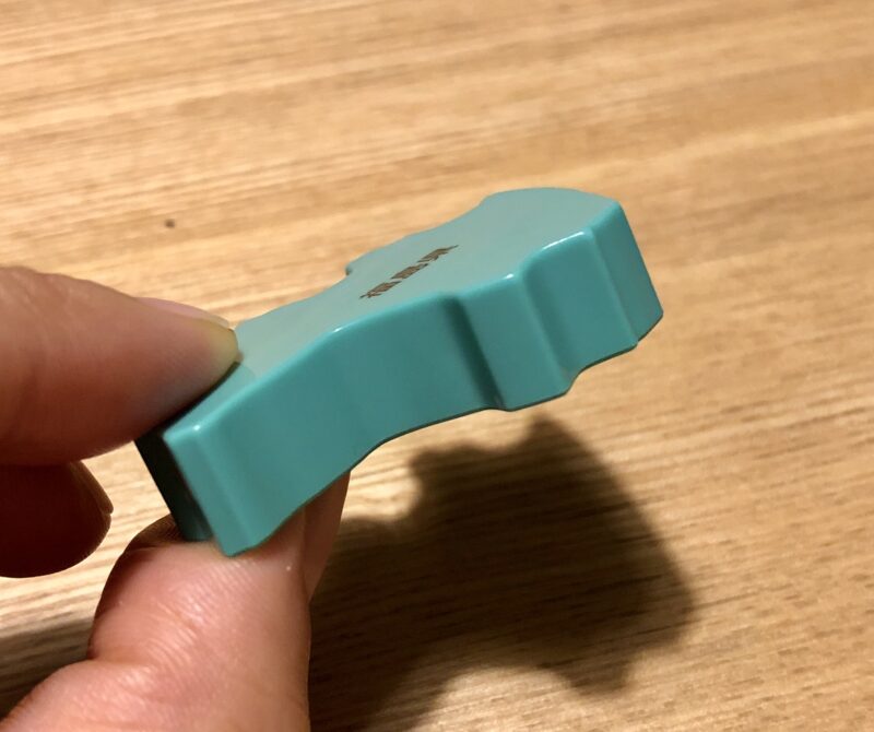 緑色の厚めのパズルピース